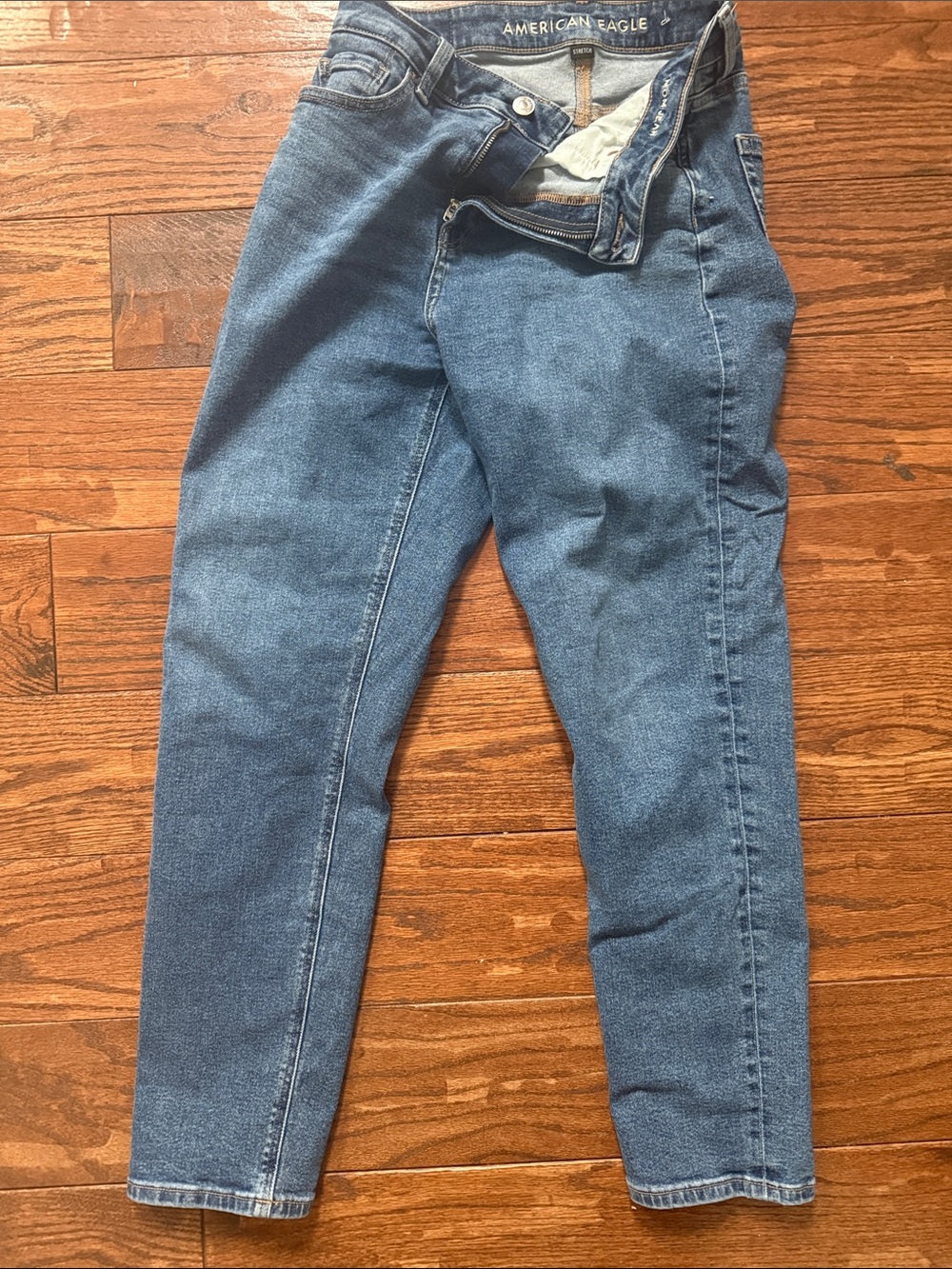 American Eagle Outfitters women’s mom jeans